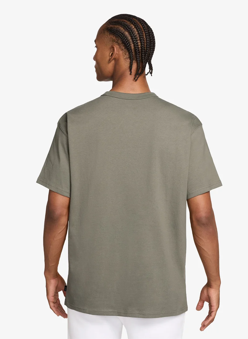 نايكي Nsw Premium Essential Sustainable T-Shirt